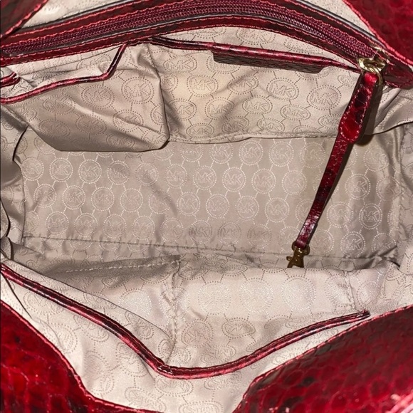 Michael Kors purse with matching wallet - Picture 3 of 7